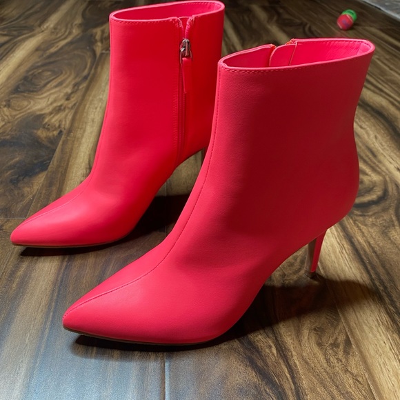 Boots - Picture 5 of 5